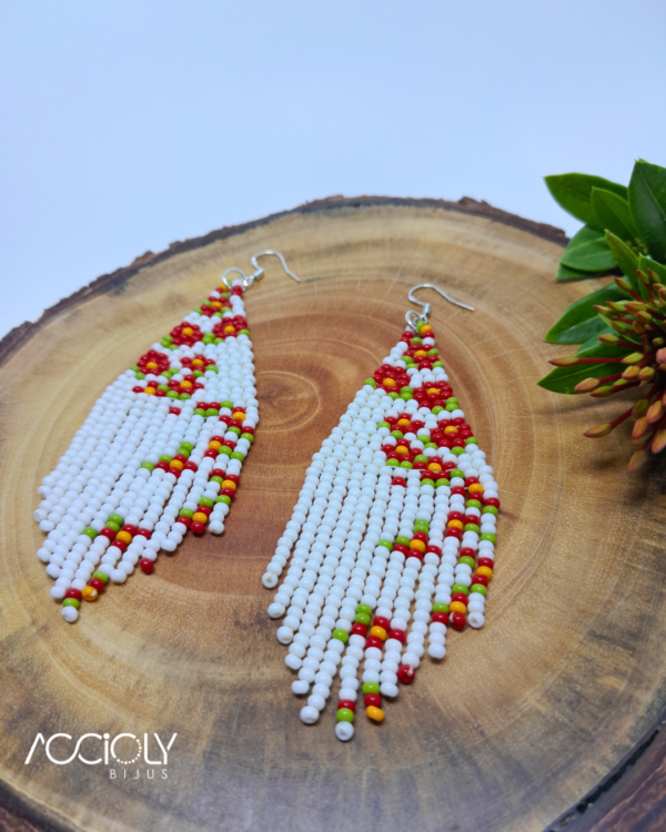 Brinco de Miçangas Tchecas Branco Florzinha