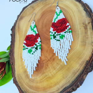Brinco Branco Flor de Miçangas Tchecas