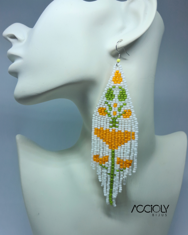 Brinco floral de miçangas tchecas