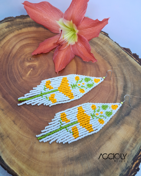 Brinco floral de miçangas tchecas