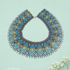 Colar Preto Estilo Gola com Detalhes Geométricos
